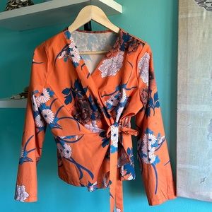 Made in china top . Size m. Never worn. Condition good